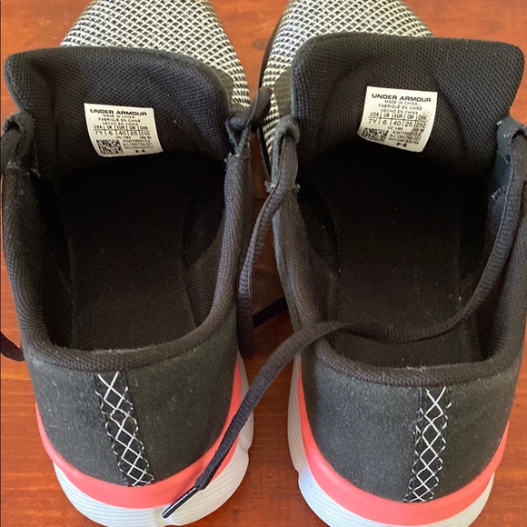 Under Armour Women's Black and Pink Running Shoes Size 7Y EUR 40 - Picture 9 of 9